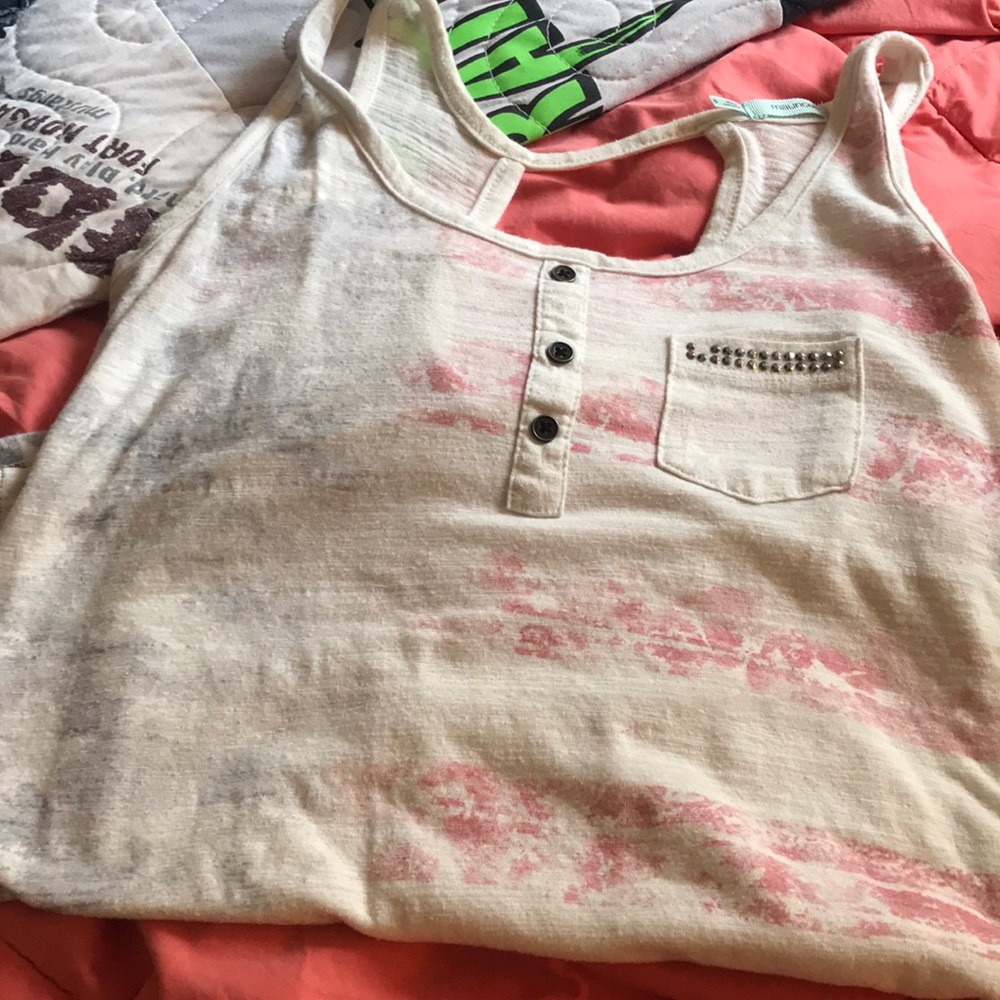 Faded flag pocket tank with buttons